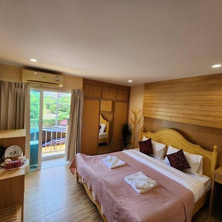 Alaita Hostel Patong Luaran gambar