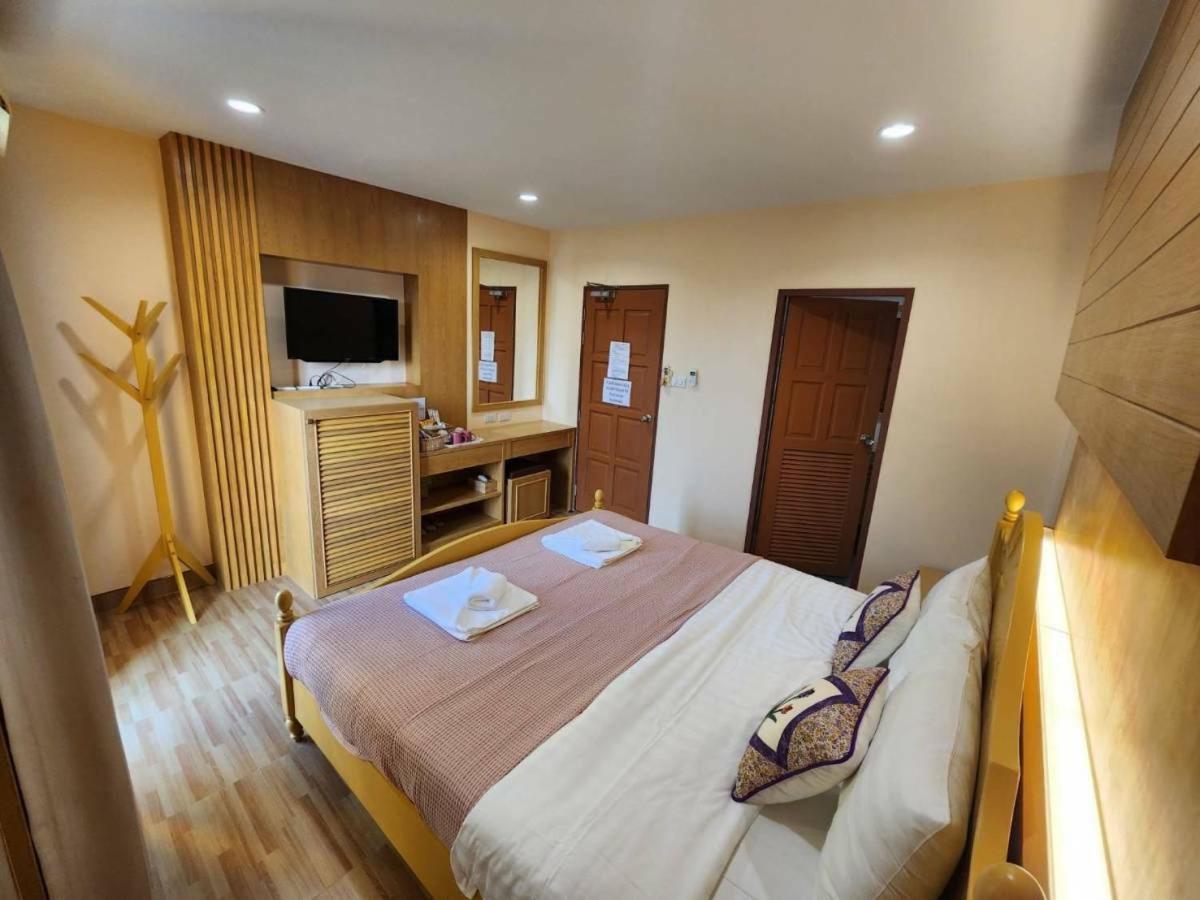 Alaita Hostel Patong Luaran gambar