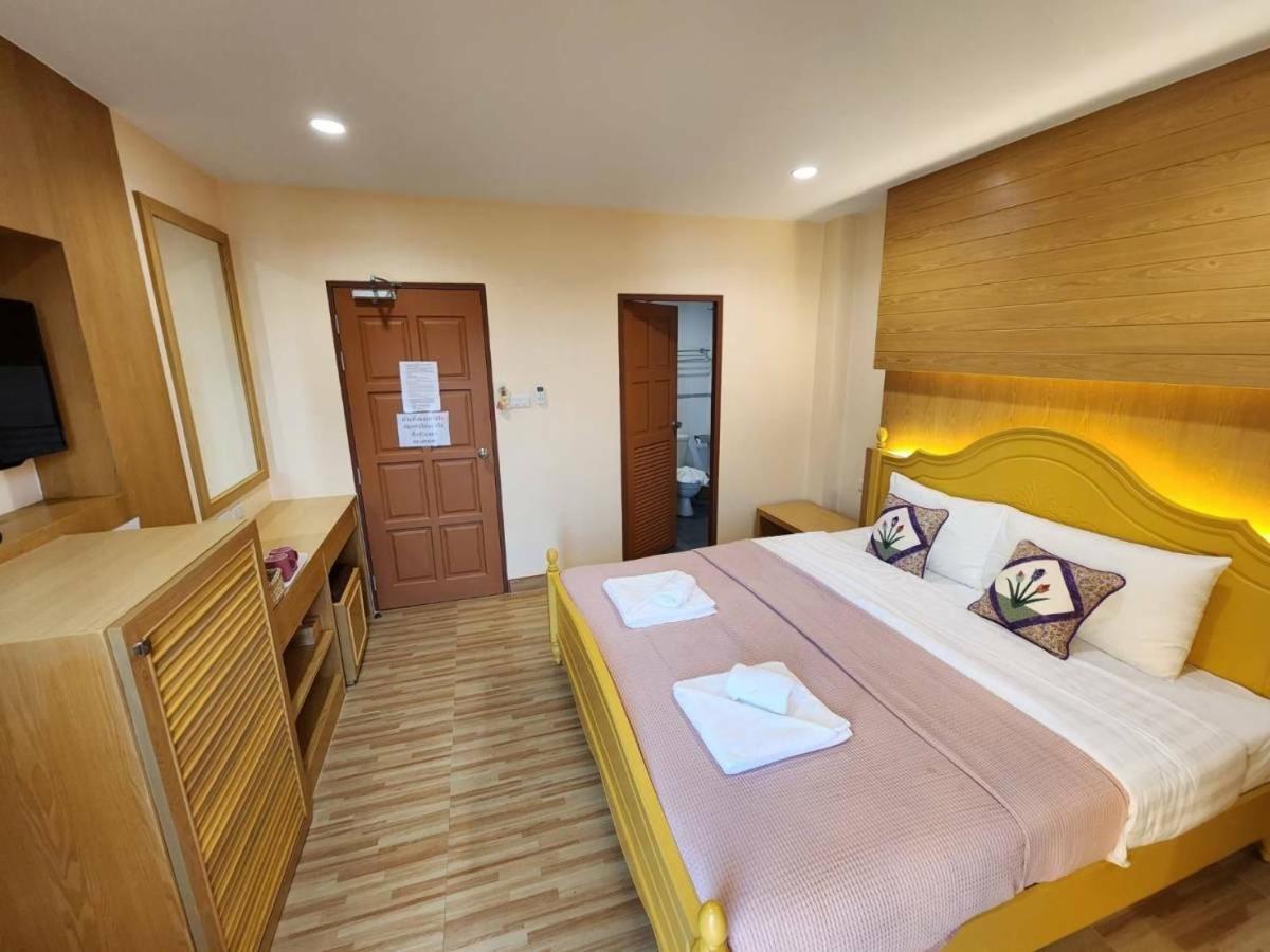 Alaita Hostel Patong Luaran gambar